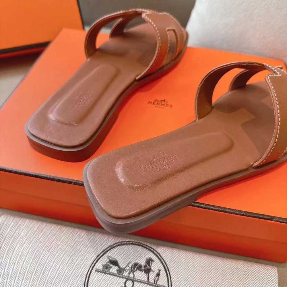 Hermes Iconic Oran Brown Slide Sandals - Picture 5 of 6